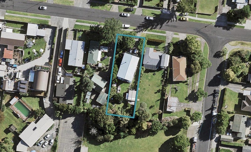 15 Blanes Road, Weymouth, Auckland - Carousel 1