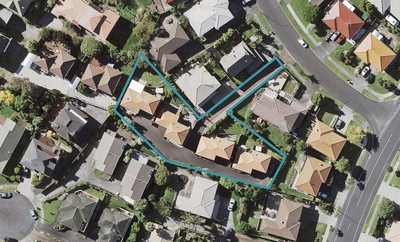 2/8 Kells Place, Botany Downs, Auckland - Carousel 1