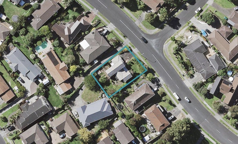 12 Lexington Drive, Botany Downs, Auckland - Carousel 1