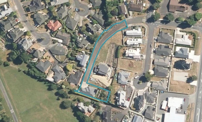 11 Bernadette Street, Brown Owl, Upper Hutt - Carousel 1