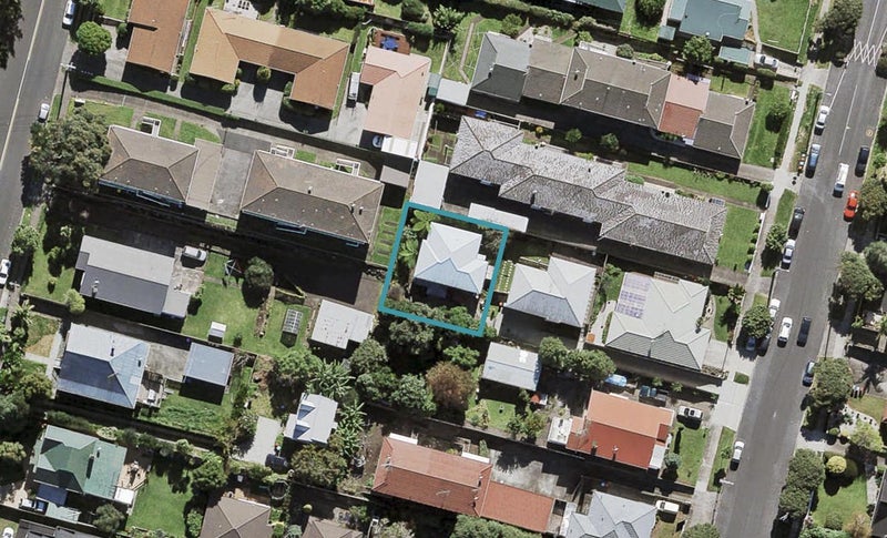 21B Kingsway Avenue, Sandringham, Auckland - Carousel 1