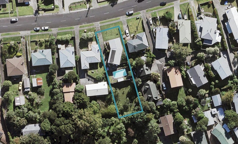 16 Seaview Road, Glenfield, Auckland - Carousel 1