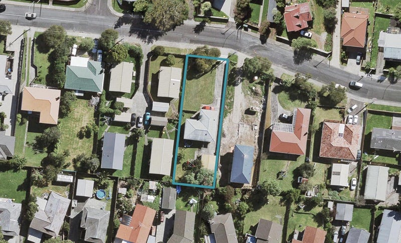 10 Harrington Road, Henderson, Auckland - Carousel 1
