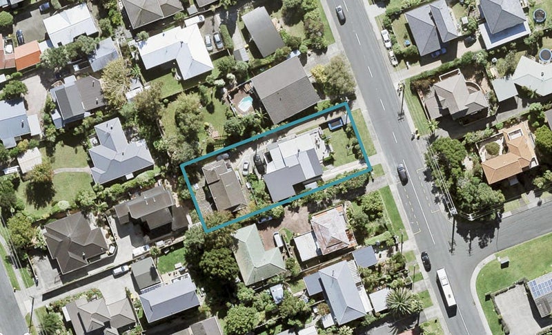 2/1066 Beach Road, Torbay, Auckland - Carousel 1