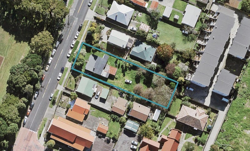 16 Hutchinson Avenue, New Lynn, Auckland - Carousel 1