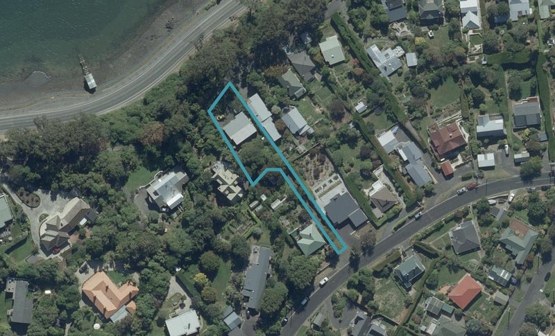 23 Marine Parade, Macandrew Bay, Dunedin - Carousel 1