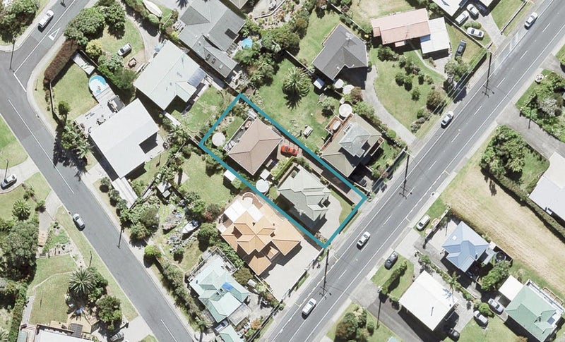 1038 Whangaparaoa Road, Tindalls Beach, Whangaparaoa - Carousel 1