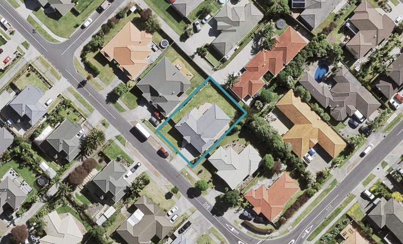 37 Roy Maloney Drive, Henderson, Auckland - Carousel 1