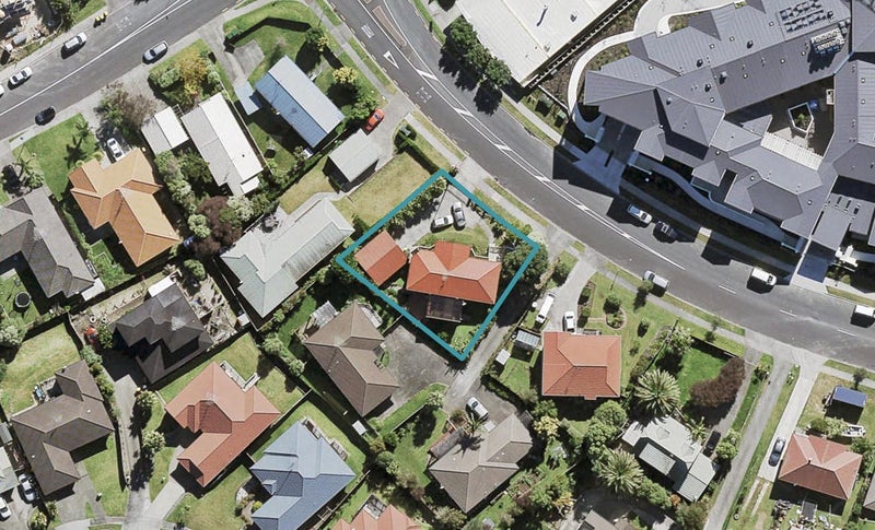 102 Unsworth Drive, Unsworth Heights, Auckland - Carousel 1