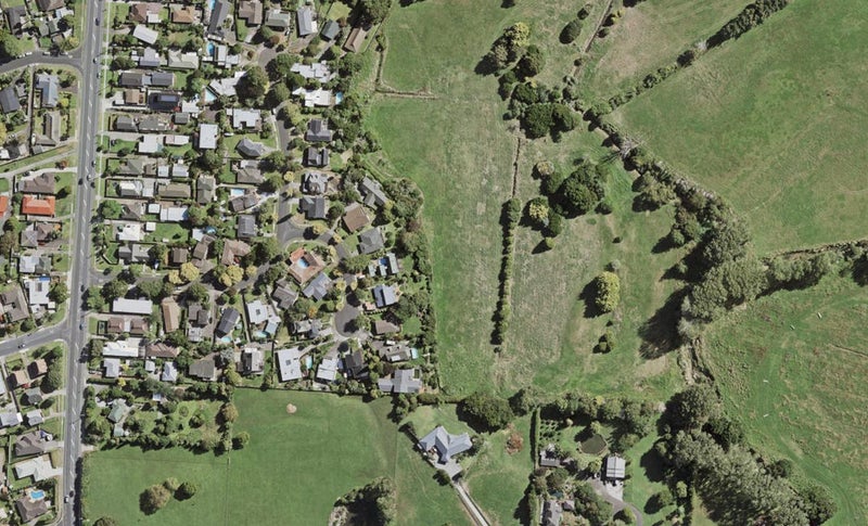 177 Otuwairoa Esplanade, Ōpaheke, Papakura - Carousel 1