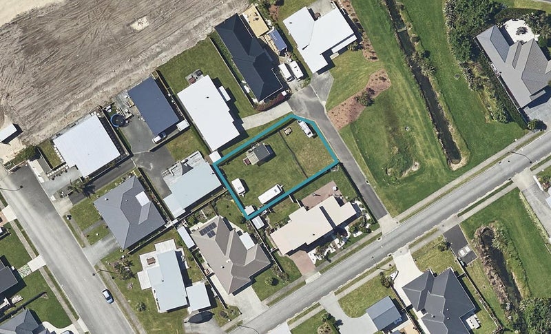 28 Surfers Avenue, Waihi Beach, Waihi Beach - Carousel 1