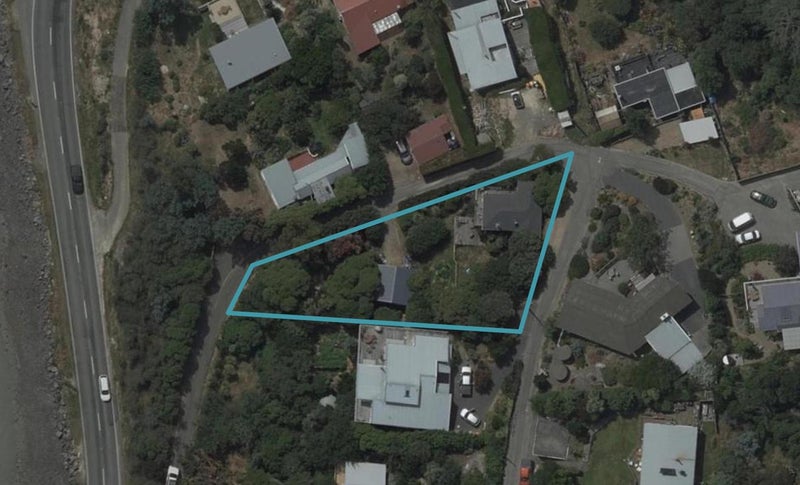 2 Ngaio Lane, Charteris Bay, Lyttelton - Carousel 1