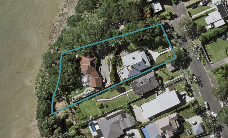 2/13 Second Avenue, Stanley Point, Auckland - Carousel 1