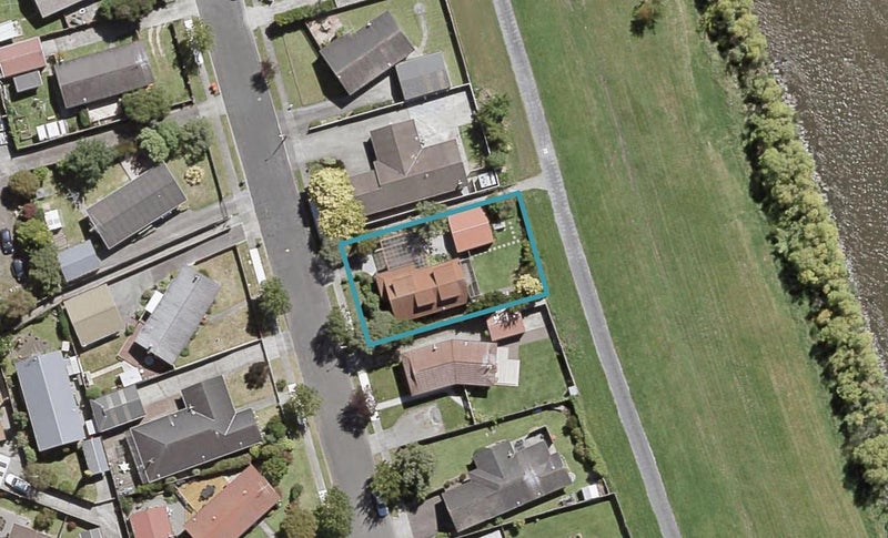 16 Memphis Grove, Totara Park, Upper Hutt - Carousel 1