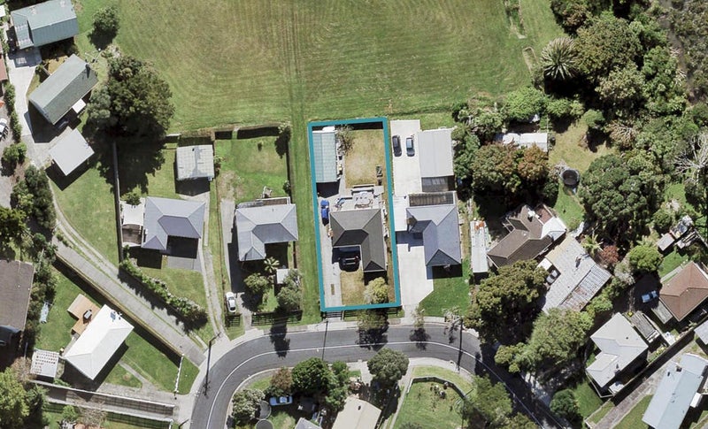 68 Cobham Crescent, Kelston, Auckland - Carousel 1