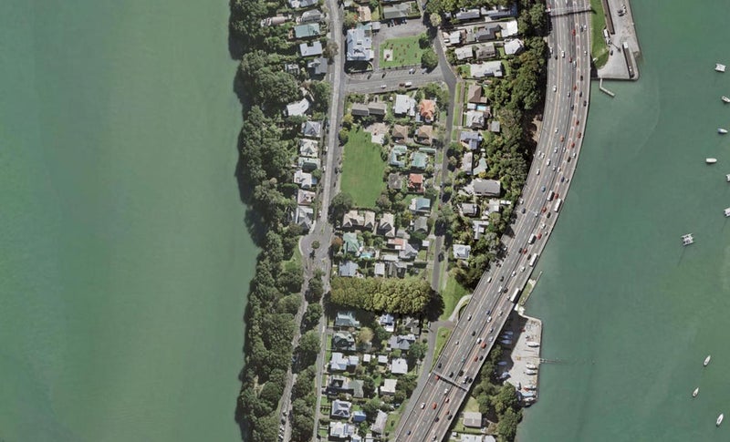 2/23 Queen Street, Northcote Point, Auckland - Carousel 1
