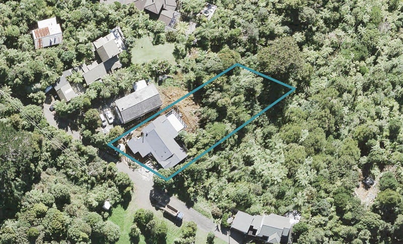 483 Scenic Drive, Waiatarua, Auckland - Carousel 1