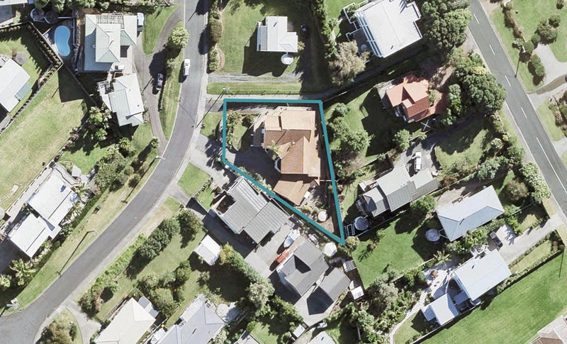 5 Ardern Avenue, Stanmore Bay, Whangaparaoa - Carousel 1