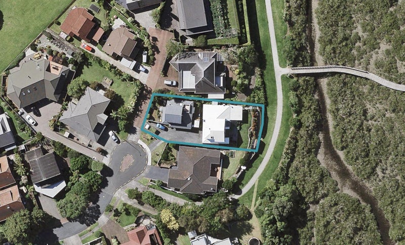 2/11 Dayspring Way, Pakuranga, Auckland - Carousel 1
