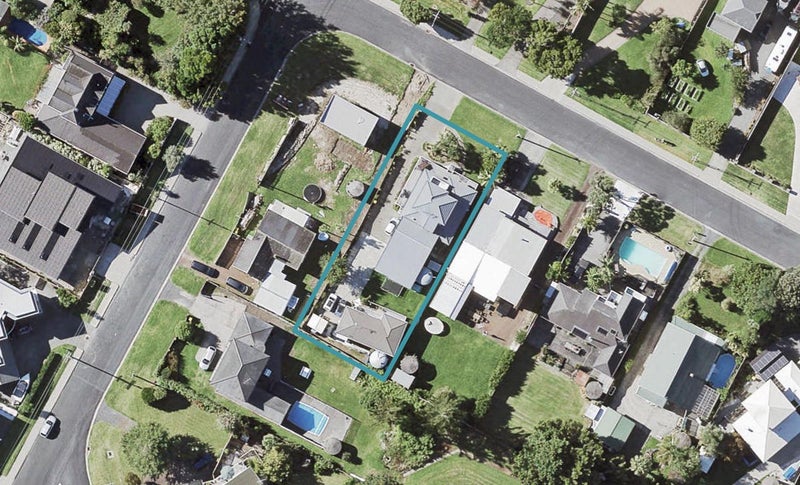 30 Pohutukawa Road, Beachlands, Auckland - Carousel 1
