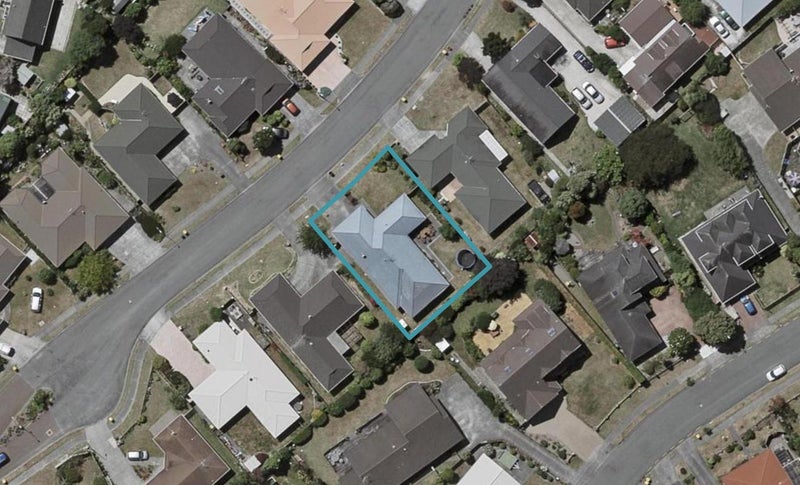 14 Hadleigh Court, Paraparaumu - Carousel 1