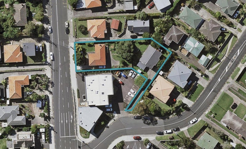 2/5 Forrest Hill Road, Milford, Auckland - Carousel 1