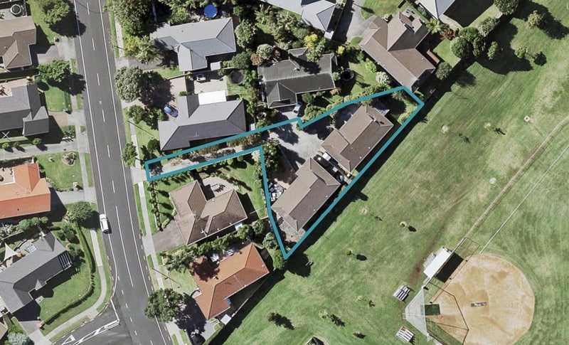 1/36 Nicholas Road, Somerville, Manukau - Carousel 1