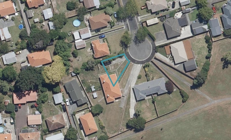 1/10 Armitage Place, Fairfield, Hamilton - Carousel 1