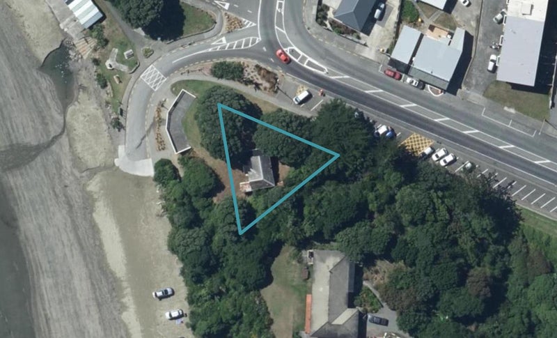 21 Bay Drive, Titahi Bay, Porirua - Carousel 1