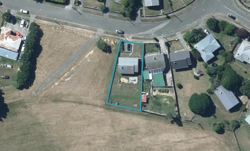 22 Cardiff Crescent, Cannons Creek, Porirua - Carousel 1