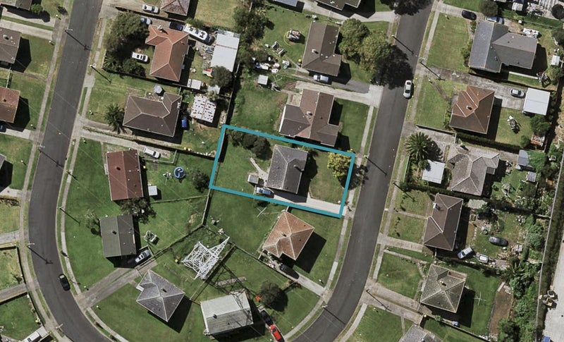 22 Featherston Crescent, Otara, Auckland - Carousel 1