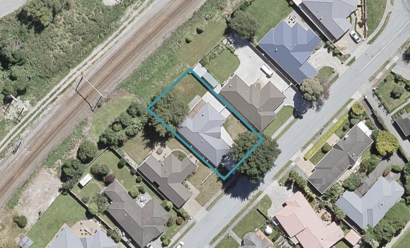 64 Mary Huse Grove, Manor Park, Lower Hutt - Carousel 1