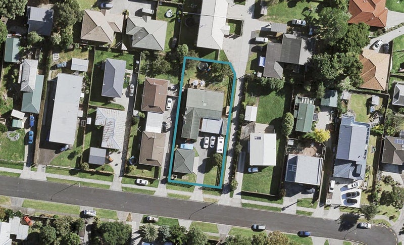 42 Blanes Road, Weymouth, Auckland - Carousel 1