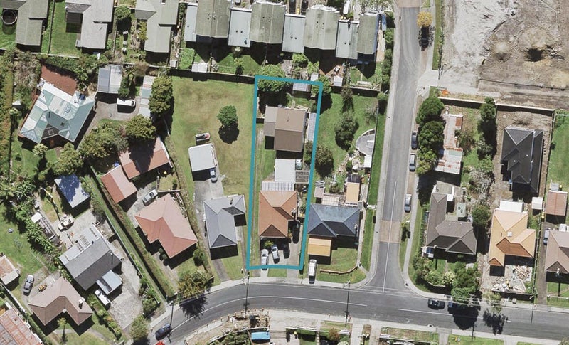 13 Fairdene Avenue, Henderson, Auckland - Carousel 1