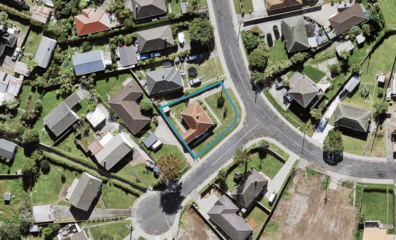 9 Hill Crescent, New Lynn, Auckland - Carousel 1