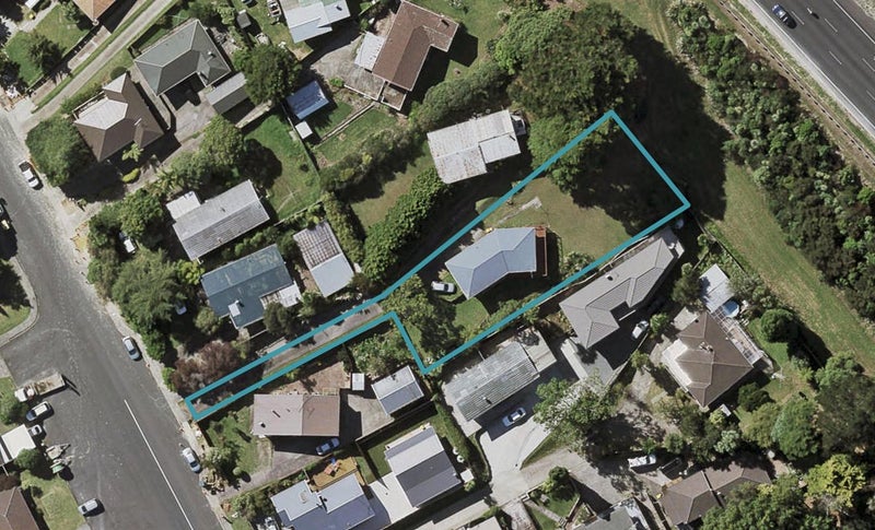 57 Totaravale Drive, Totara Vale, Auckland - Carousel 1