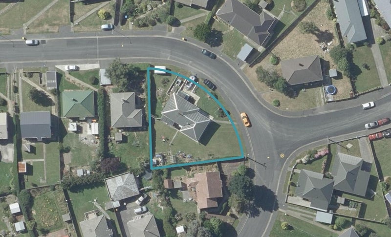 32 Clermiston Avenue, Corstorphine, Dunedin - Carousel 1