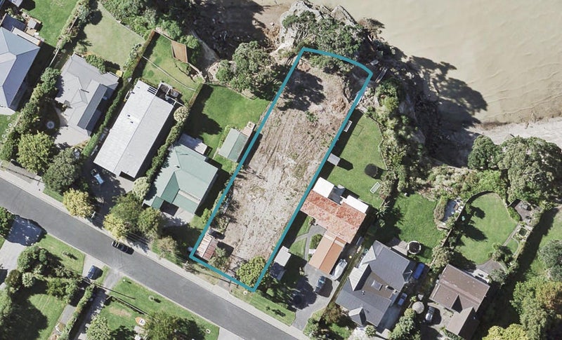 25 Pohutukawa Road, Beachlands, Auckland - Carousel 1