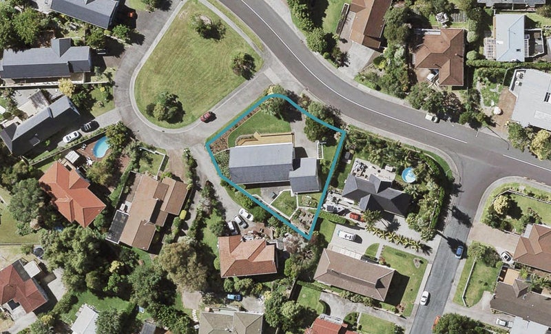 11 Manutara Avenue, Forrest Hill, Auckland - Carousel 1