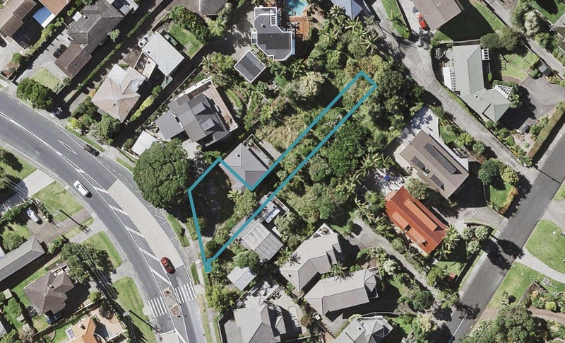 2 Tapatai Place, Castor Bay, Auckland - Carousel 1