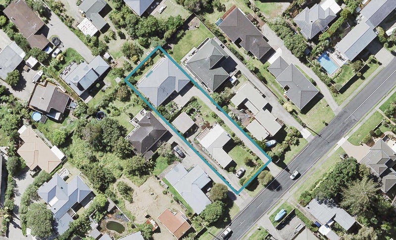 2/5 Arran Road, Browns Bay, Auckland - Carousel 1