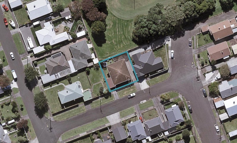 1 Lyn Street, Lynmouth, New Plymouth - Carousel 1