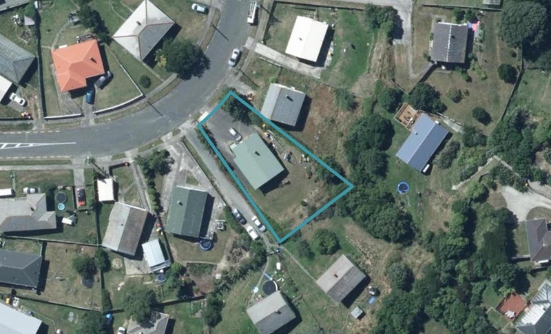 33 Durham Street, Cannons Creek, Porirua - Carousel 1
