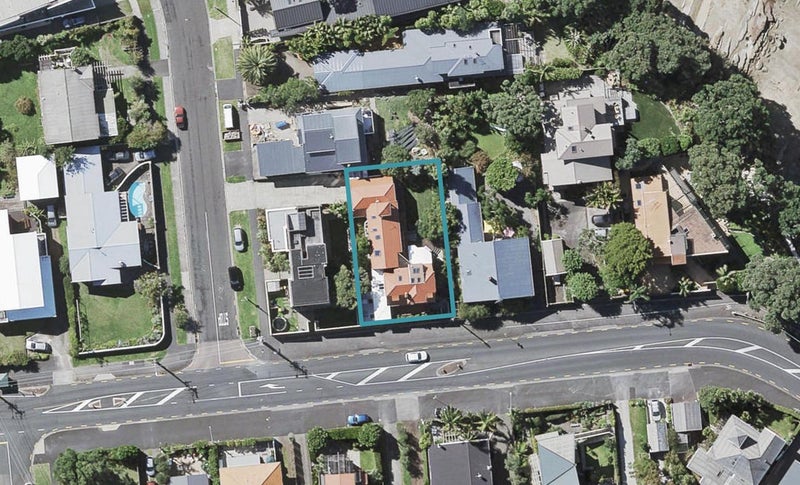 8 Old Lake Road, Narrow Neck, Auckland - Carousel 1