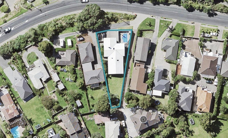 574 Beach Road, Rothesay Bay, Auckland - Carousel 1