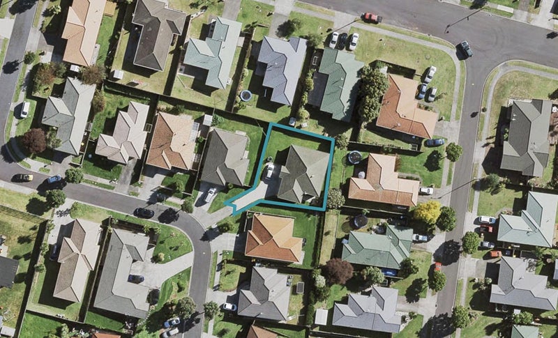 12 Piriti Place, Weymouth, Auckland - Carousel 1