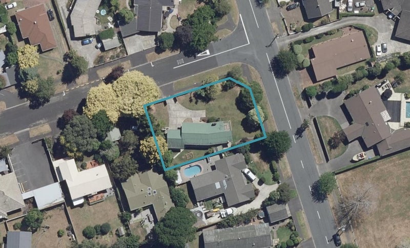 8 Colman Street, Queenwood, Hamilton - Carousel 1