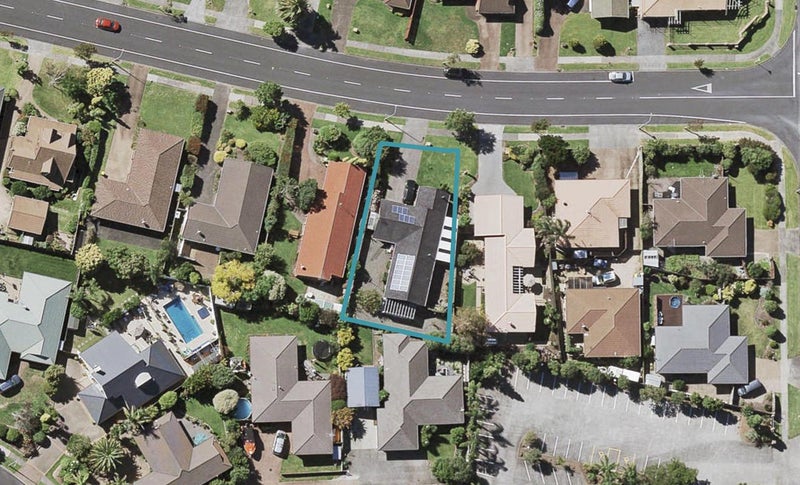 8 Golfland Drive, Golflands, Auckland - Carousel 1