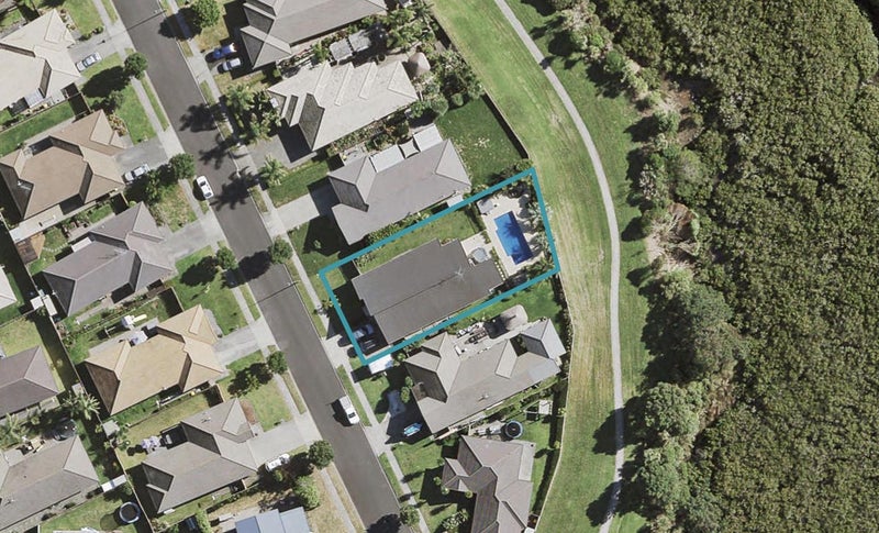 40 Stranraer Crescent, Wattle Downs, Auckland - Carousel 1