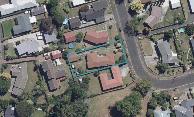 14 Beverley Crescent, Hillcrest, Hamilton - Carousel 1